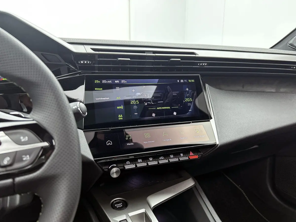 1.2 Hybrid 145 e-DCS6 GT | Panoramisch Schuif/Kantel Dak |  HiFi Focal® | Adaptieve Cruise Control | Navigatie | Keyless Entry/Start |