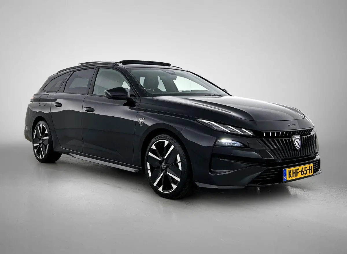 1.2 Hybrid 145 e-DCS6 GT | Panoramisch Schuif/Kantel Dak |  HiFi Focal® | Adaptieve Cruise Control | Navigatie | Keyless Entry/Start |