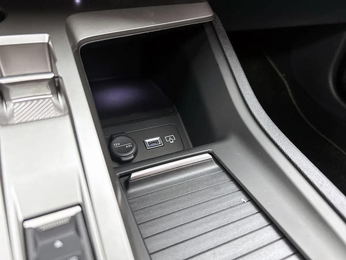 1.2 Hybrid 145 e-DCS6 GT | Panoramisch Schuif/Kantel Dak |  HiFi Focal® | Adaptieve Cruise Control | Navigatie | Keyless Entry/Start |