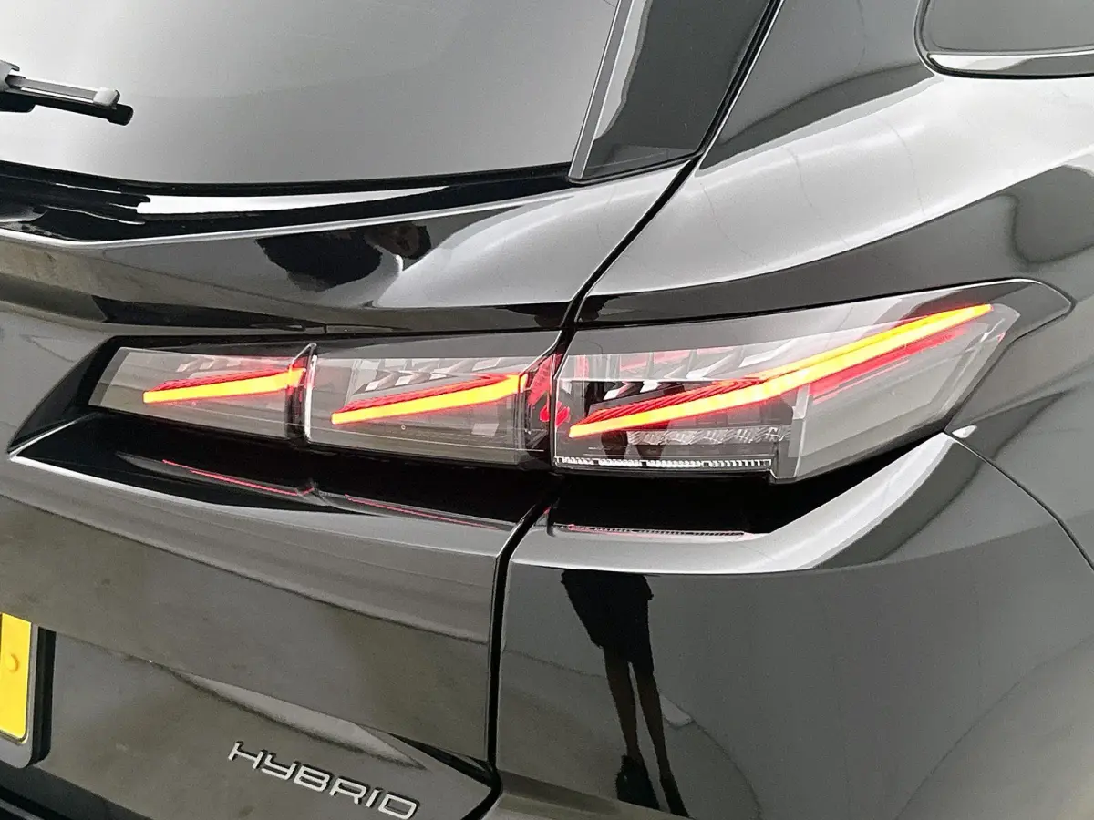 1.2 Hybrid 145 e-DCS6 GT | Panoramisch Schuif/Kantel Dak |  HiFi Focal® | Adaptieve Cruise Control | Navigatie | Keyless Entry/Start |