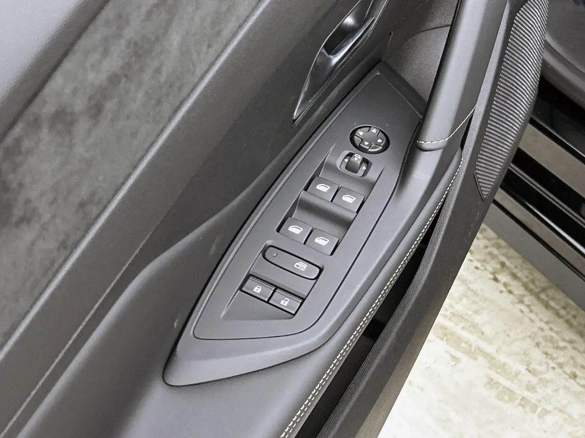 1.2 Hybrid 145 e-DCS6 GT | Panoramisch Schuif/Kantel Dak |  HiFi Focal® | Adaptieve Cruise Control | Navigatie | Keyless Entry/Start |