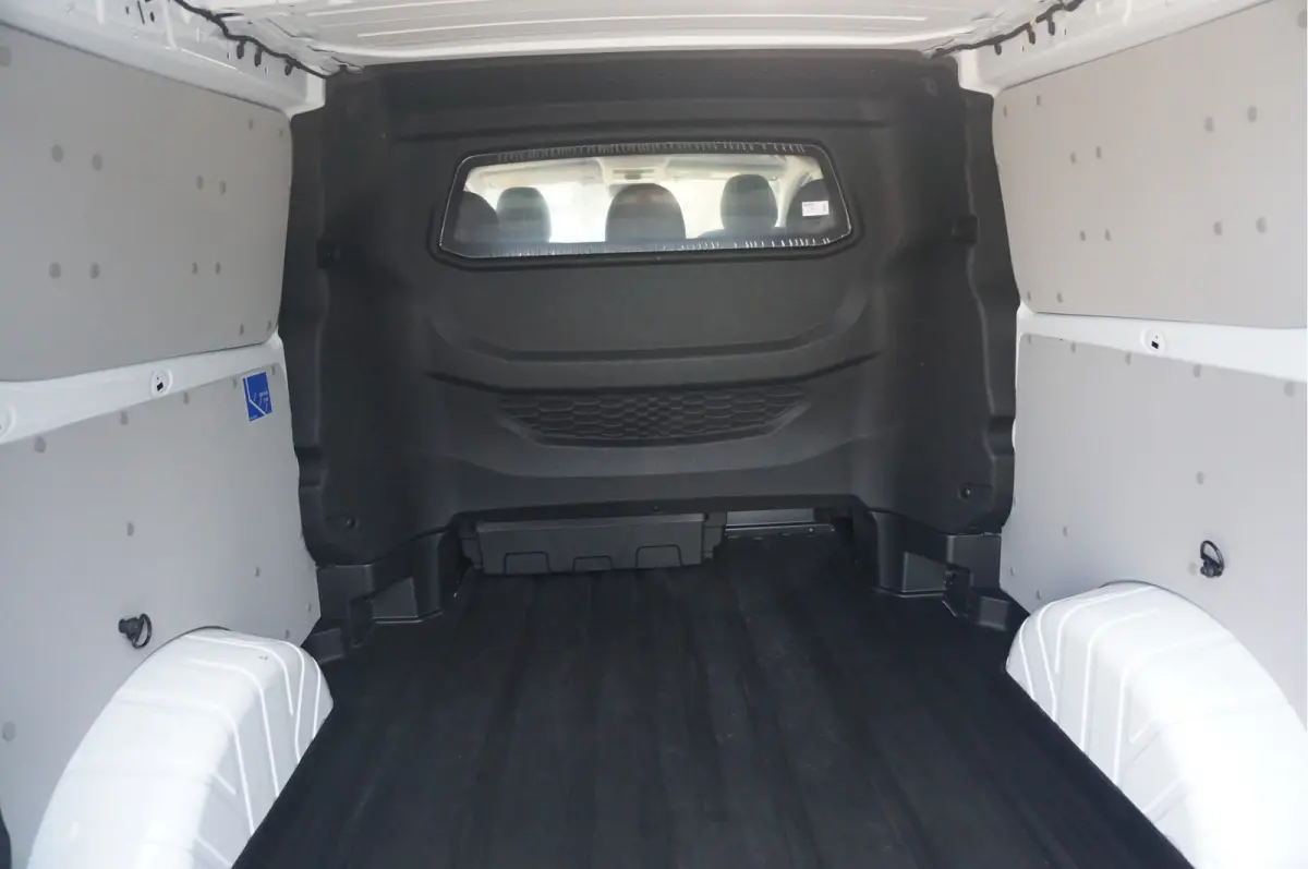320L 2.5 PHEV Hybride 233PK Dubbel Cabine PRIJS INCL. BPM !! 13" Navi, Adap. Cruise, Camera 17" LM!! NR. HYB025