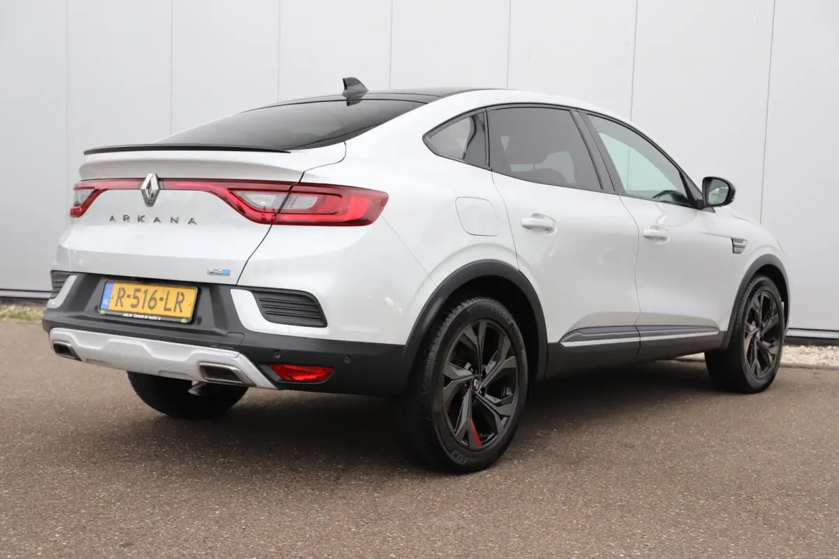 1.6 E-Tech Hybrid 145 R.S. Line Automaat Lederen bekleding 18 inch LMV Navigatie Achteruitrijcamera Stuur & Stoelverwarming