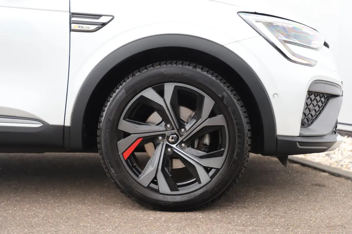 1.6 E-Tech Hybrid 145 R.S. Line Automaat Lederen bekleding 18 inch LMV Navigatie Achteruitrijcamera Stuur & Stoelverwarming
