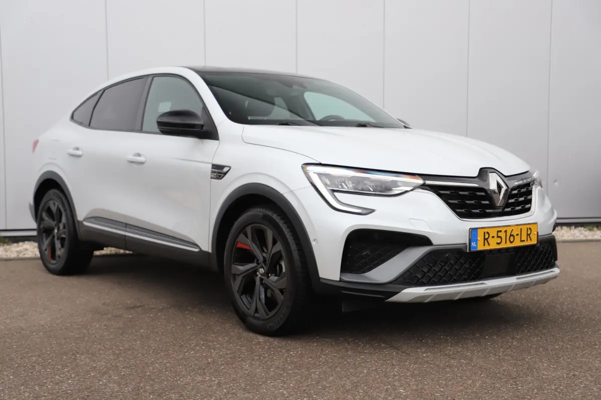 1.6 E-Tech Hybrid 145 R.S. Line Automaat Lederen bekleding 18 inch LMV Navigatie Achteruitrijcamera Stuur & Stoelverwarming