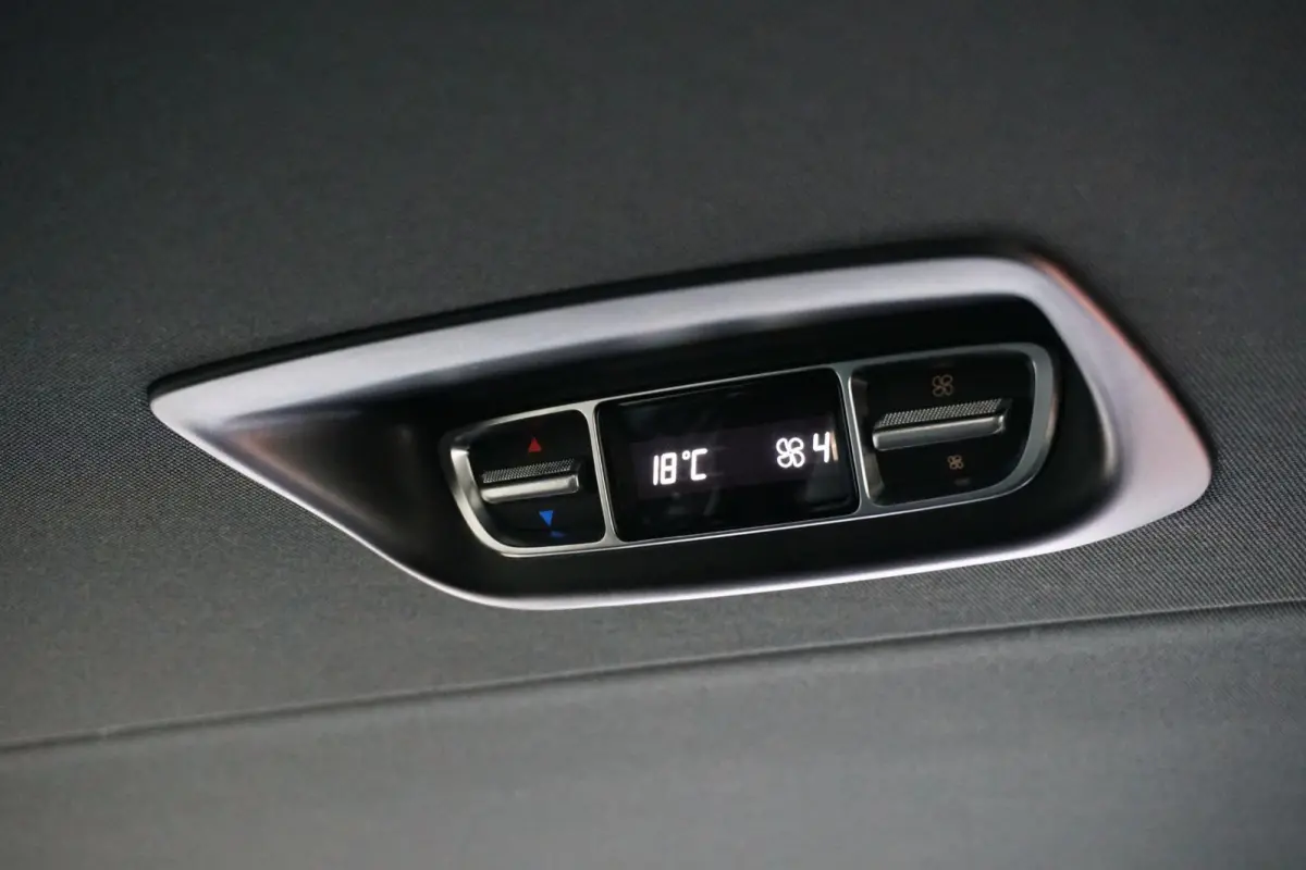 300 L3 90 kWh 6-pers lounge + LUCHTVERING / BURMESTER / 360 CAMERA / ELEK. SCHUIFDEUREN