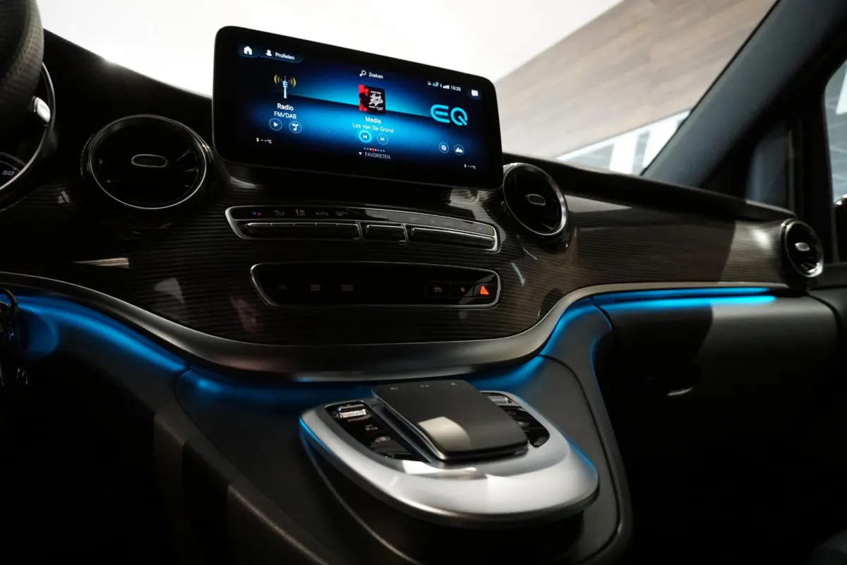 300 L3 90 kWh 6-pers lounge + LUCHTVERING / BURMESTER / 360 CAMERA / ELEK. SCHUIFDEUREN