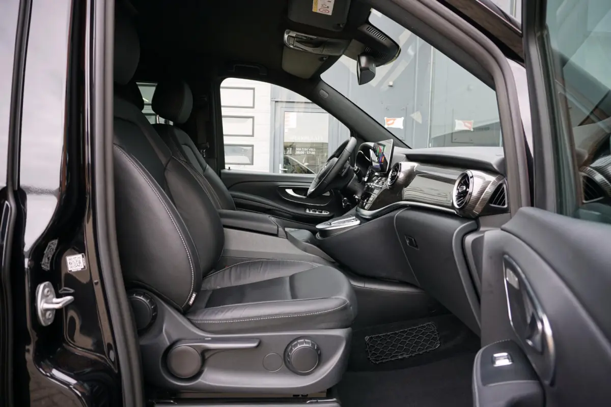 300 L3 90 kWh 6-pers lounge + LUCHTVERING / BURMESTER / 360 CAMERA / ELEK. SCHUIFDEUREN