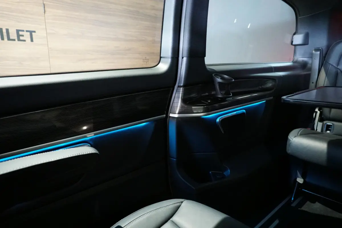 300 L3 90 kWh 6-pers lounge + LUCHTVERING / BURMESTER / 360 CAMERA / ELEK. SCHUIFDEUREN