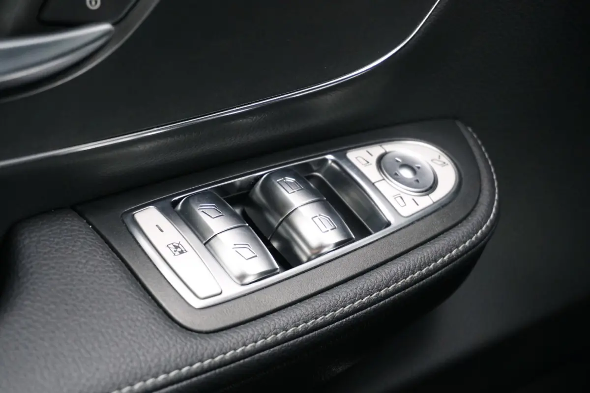 300 L3 90 kWh 6-pers lounge + LUCHTVERING / BURMESTER / 360 CAMERA / ELEK. SCHUIFDEUREN