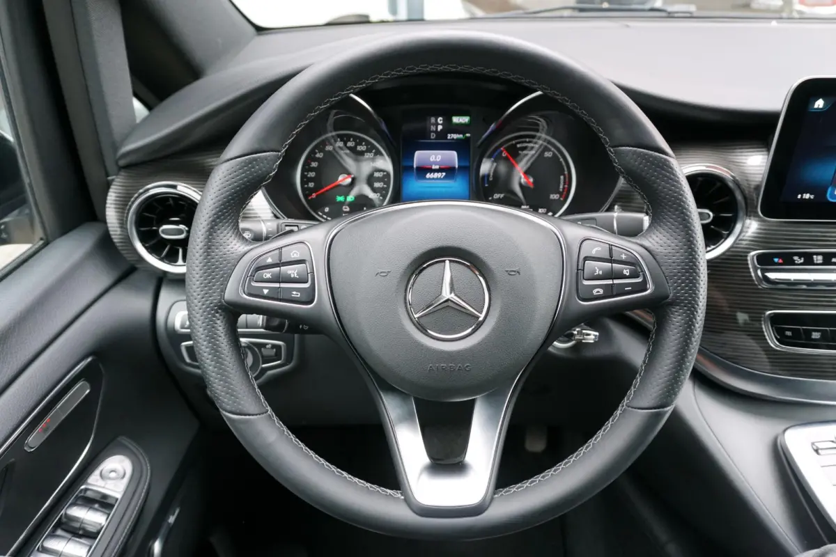 300 L3 90 kWh 6-pers lounge + LUCHTVERING / BURMESTER / 360 CAMERA / ELEK. SCHUIFDEUREN