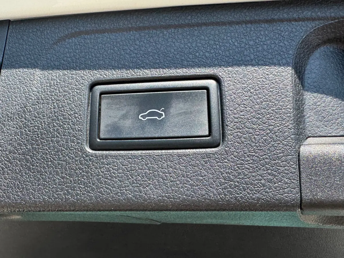 1.4 TSI * Panoramadak * Stoelen met geheugen * Trekhaak *