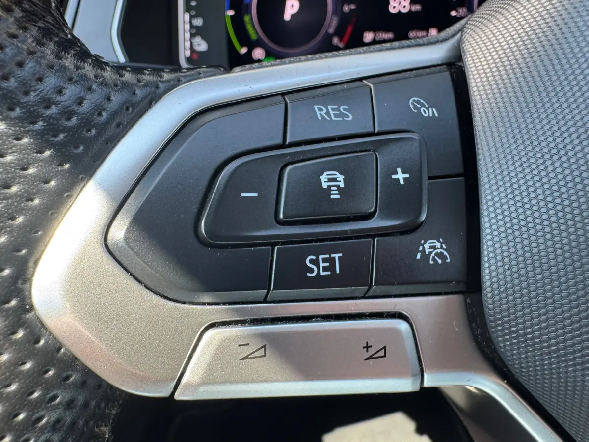 1.4 TSI * Panoramadak * Stoelen met geheugen * Trekhaak *