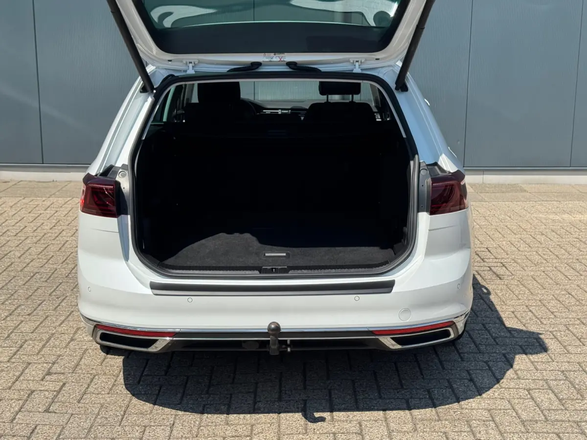 1.4 TSI * Panoramadak * Stoelen met geheugen * Trekhaak *