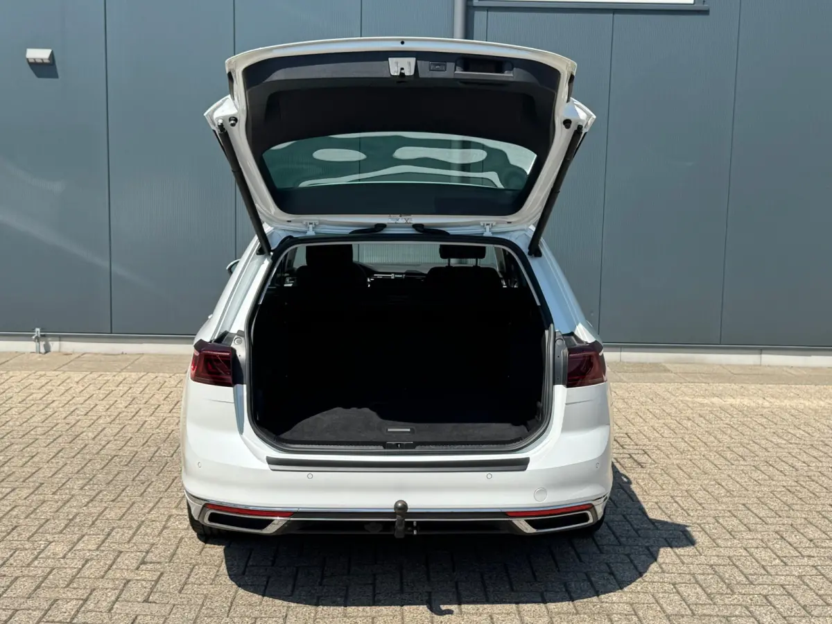 1.4 TSI * Panoramadak * Stoelen met geheugen * Trekhaak *