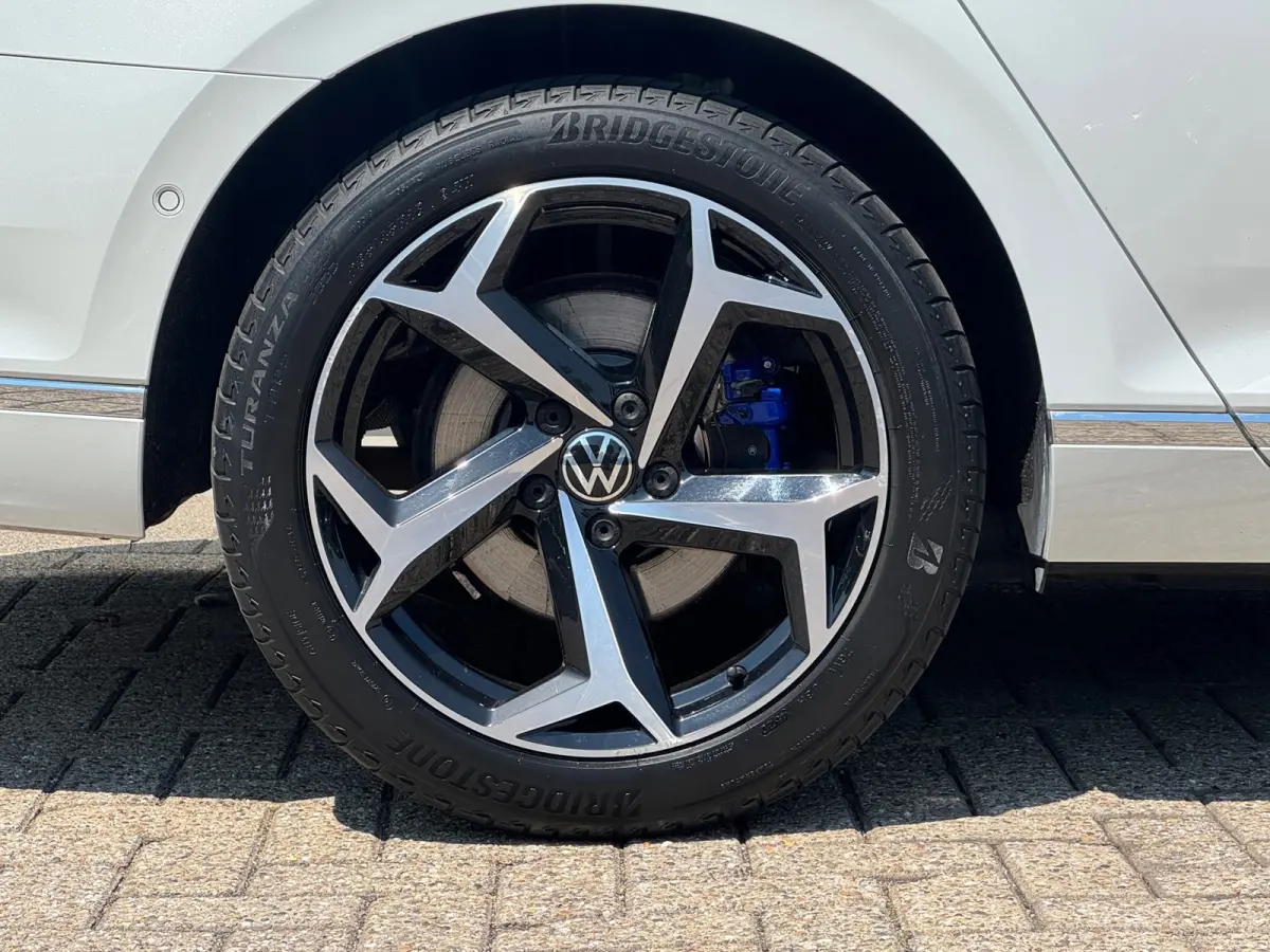 1.4 TSI * Panoramadak * Stoelen met geheugen * Trekhaak *