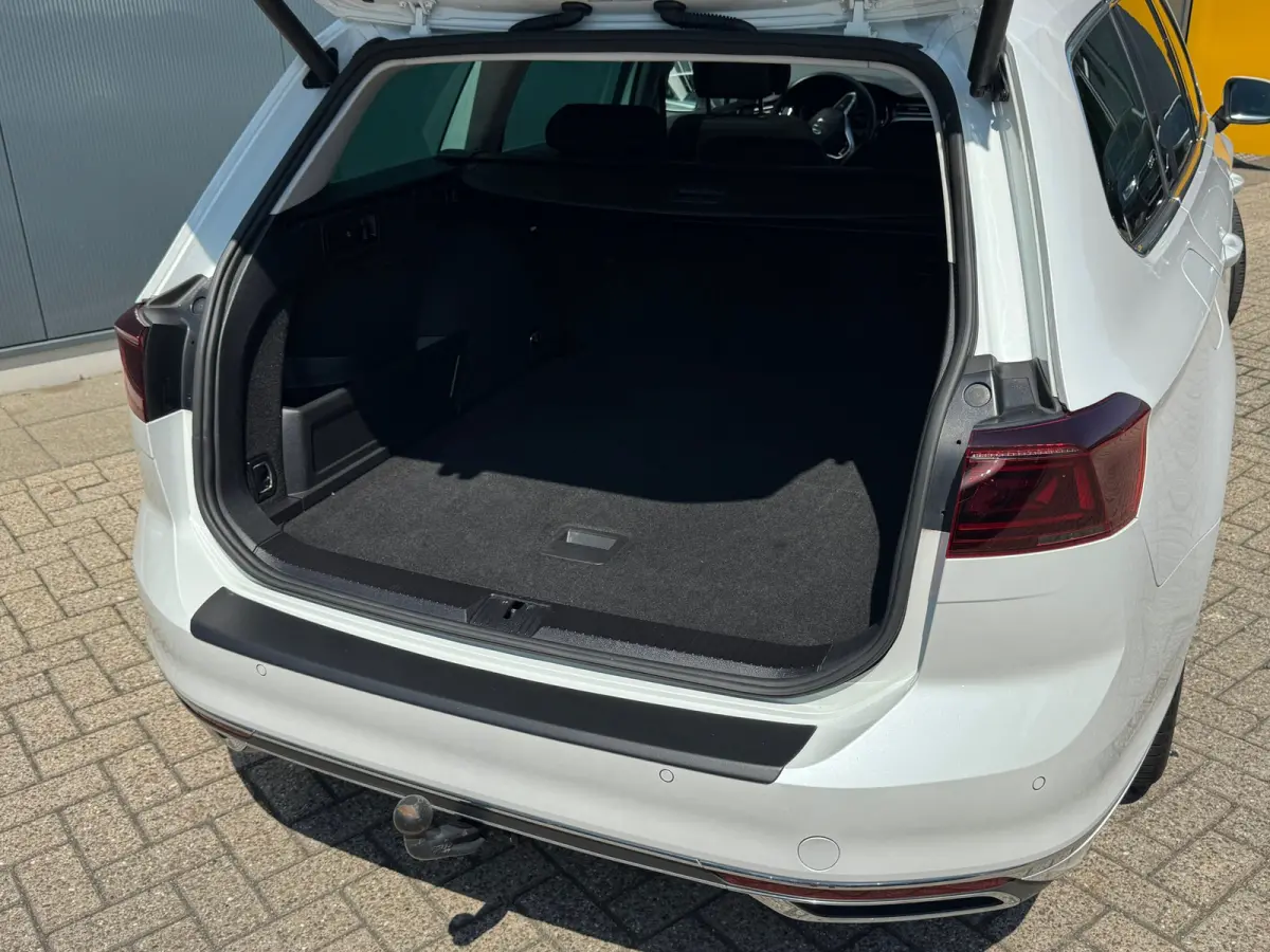 1.4 TSI * Panoramadak * Stoelen met geheugen * Trekhaak *