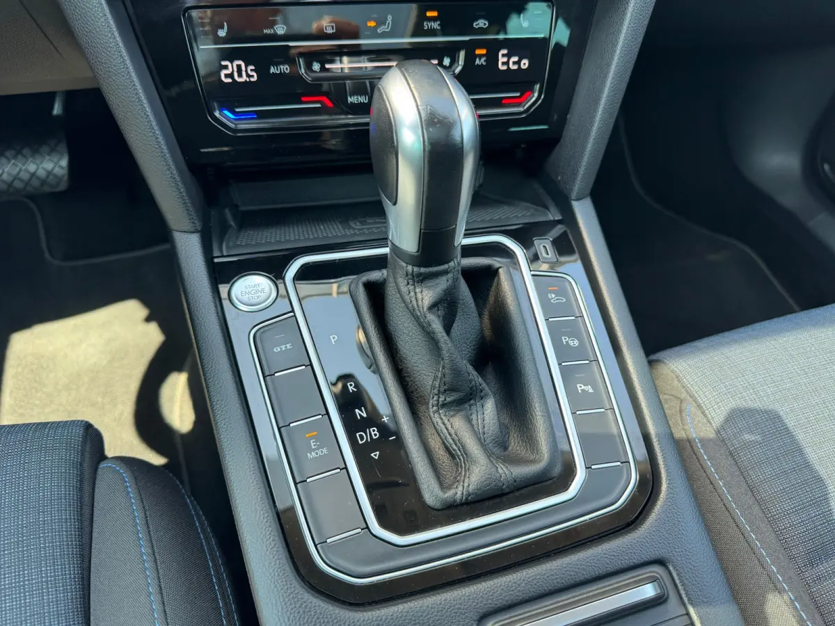 1.4 TSI * Panoramadak * Stoelen met geheugen * Trekhaak *