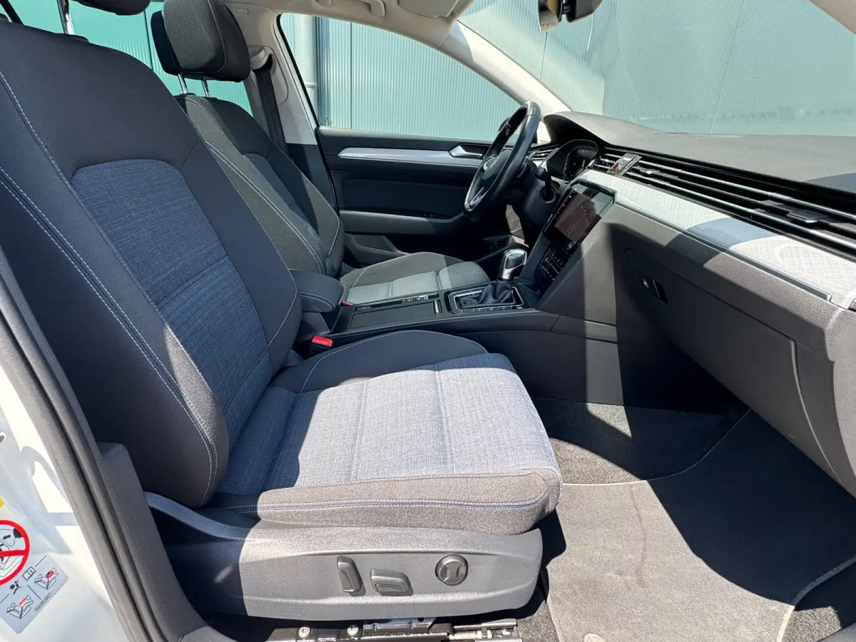 1.4 TSI * Panoramadak * Stoelen met geheugen * Trekhaak *