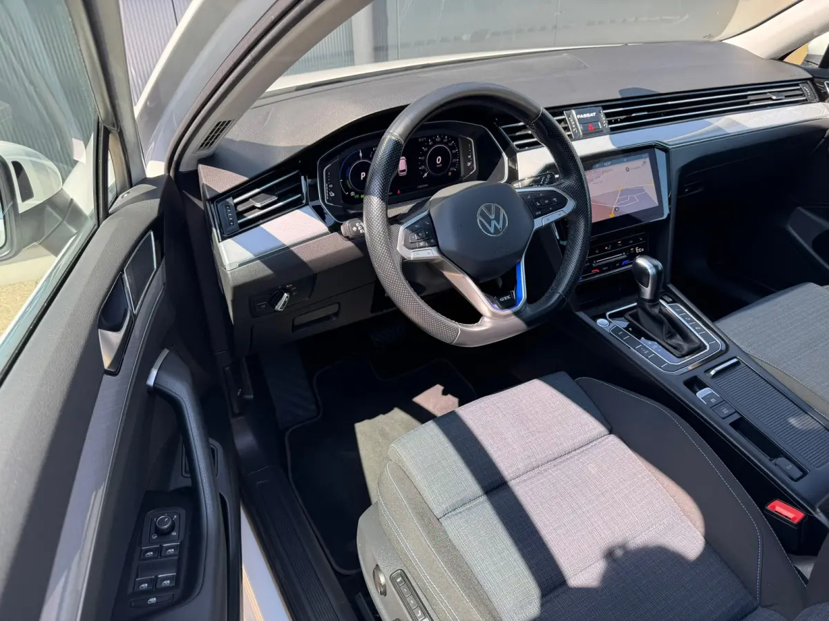 1.4 TSI * Panoramadak * Stoelen met geheugen * Trekhaak *