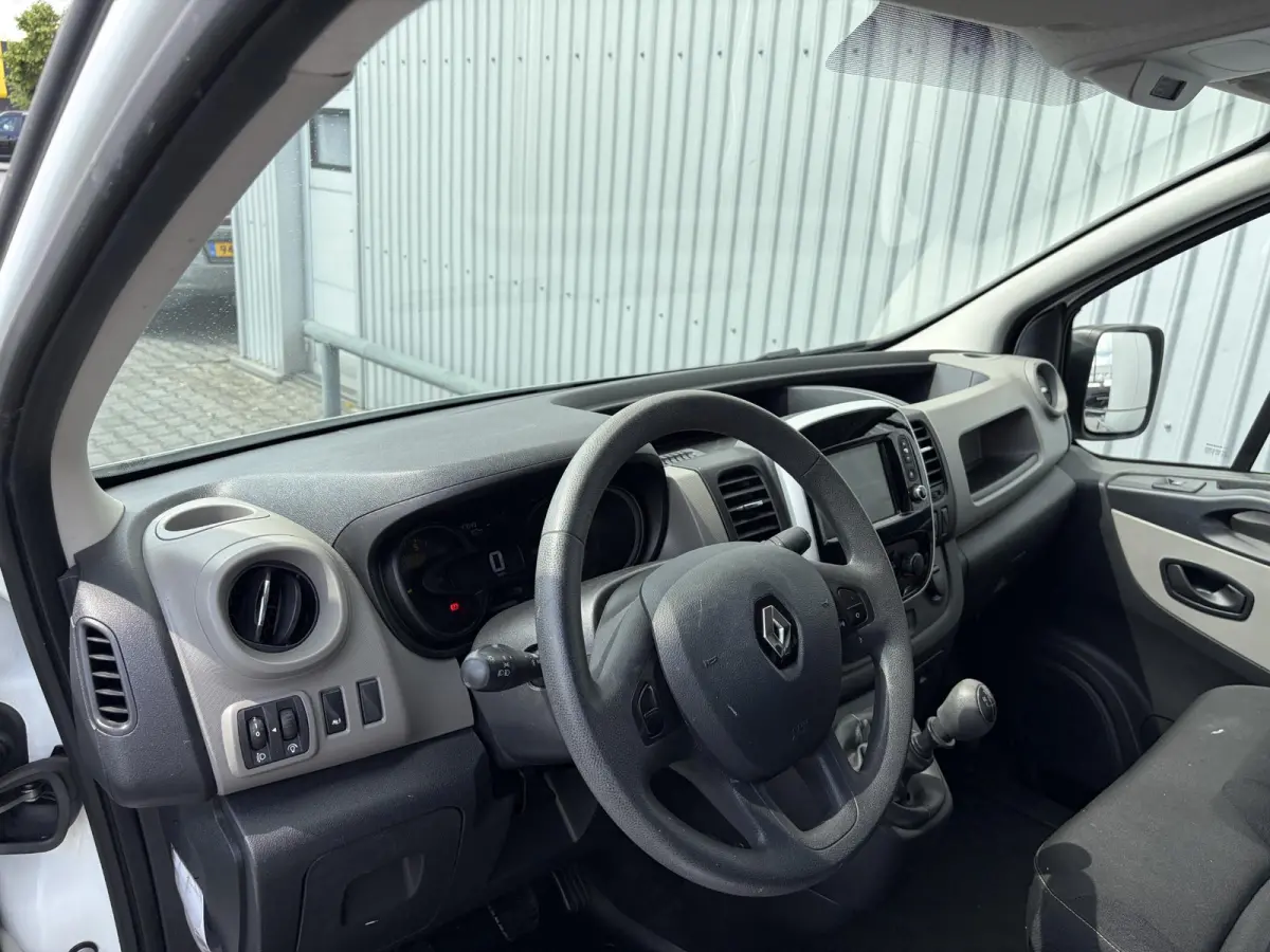 1.6 dCi T27 L1H1*A/C*CRUISE*HAAK*3-P*NAVI*TEL*PDC*