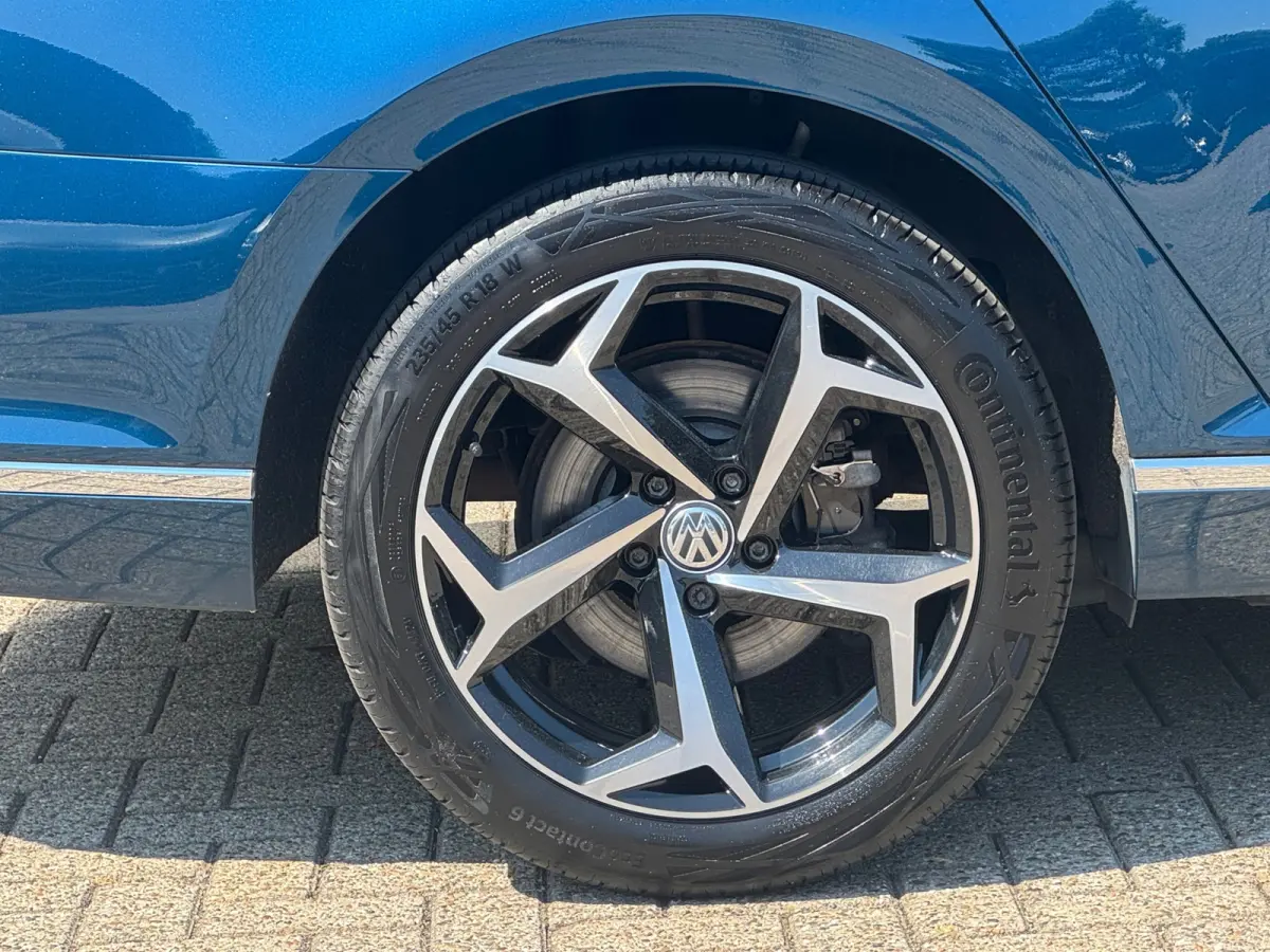 1.4 TSI PHEV * Head-up * Panoramadak *
