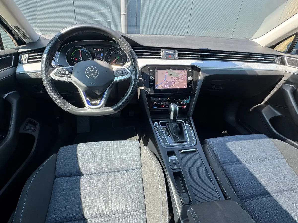 1.4 TSI PHEV * Head-up * Panoramadak *