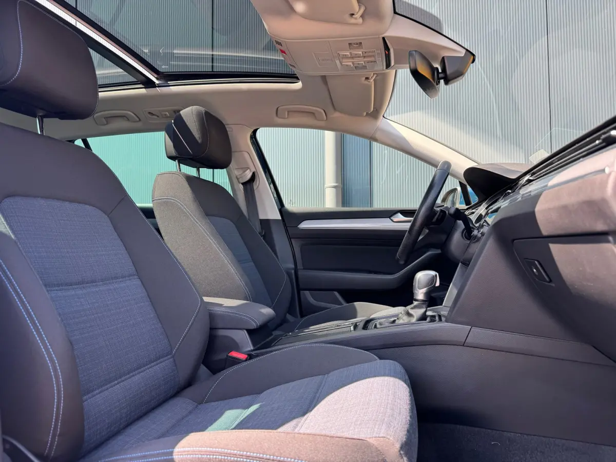 1.4 TSI PHEV * Head-up * Panoramadak *