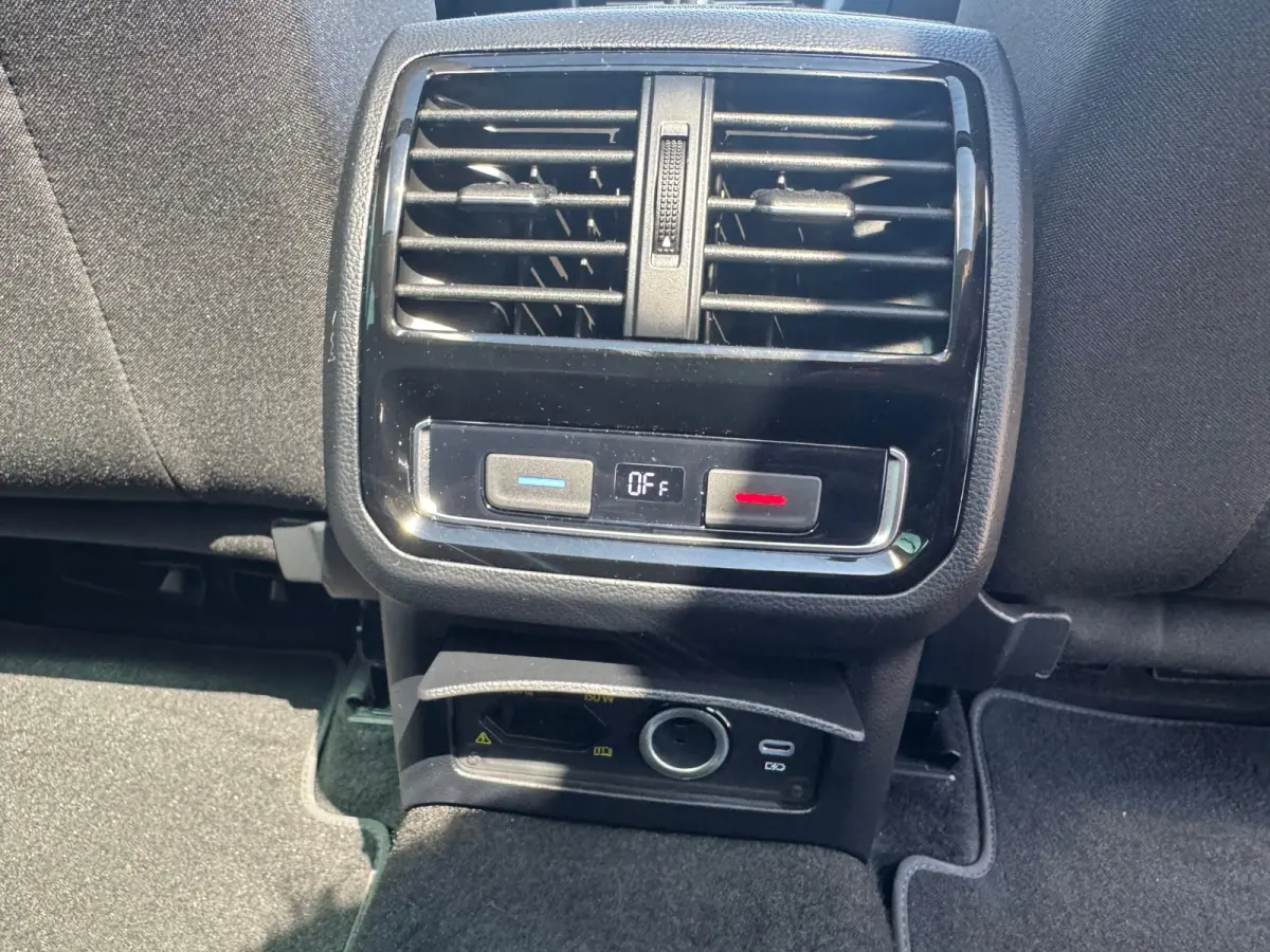 1.4 TSI PHEV * Head-up * Panoramadak *