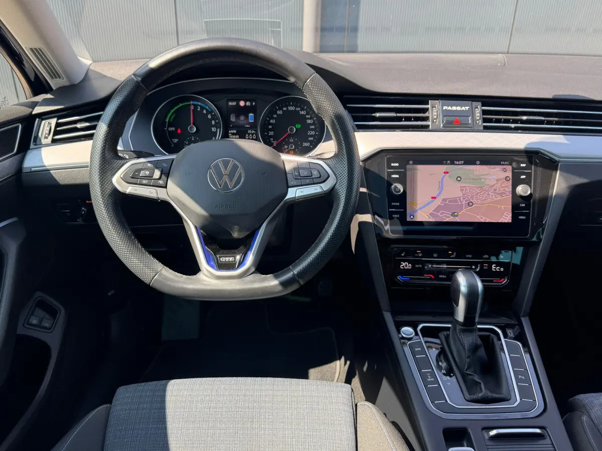 1.4 TSI PHEV * Head-up * Panoramadak *
