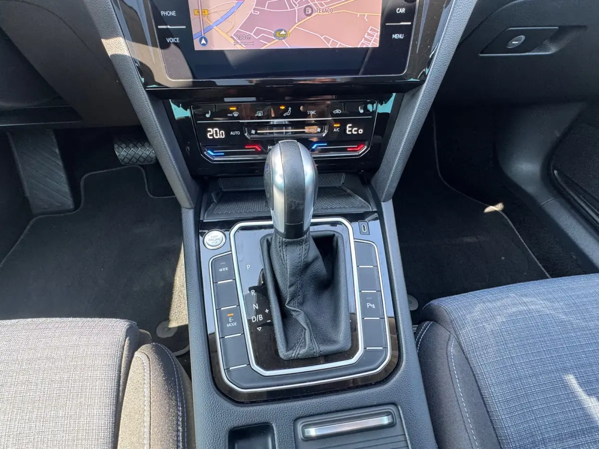 1.4 TSI PHEV * Head-up * Panoramadak *