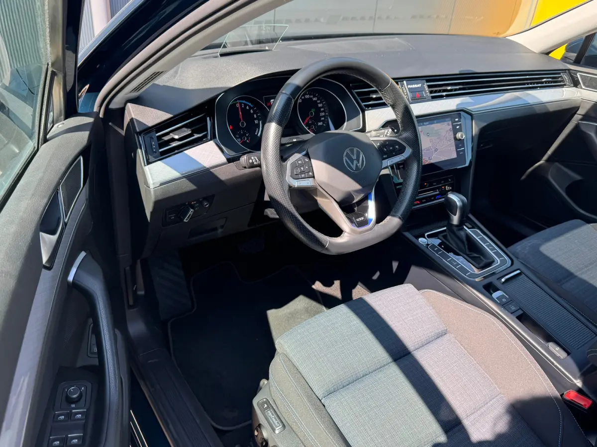 1.4 TSI PHEV * Head-up * Panoramadak *