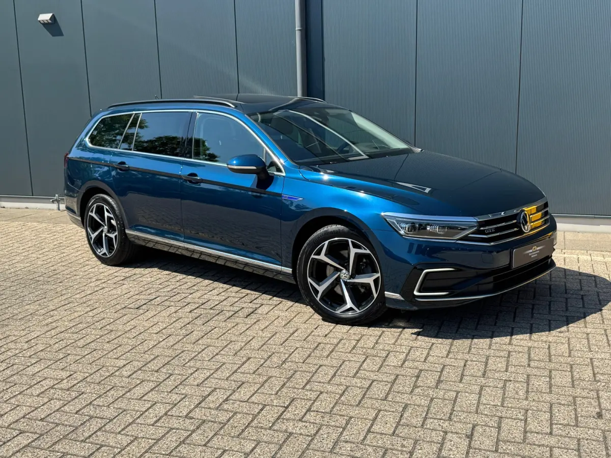 1.4 TSI PHEV * Head-up * Panoramadak *