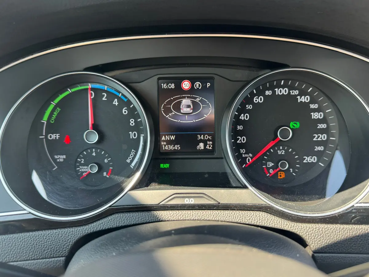 1.4 TSI PHEV * Head-up * Panoramadak *