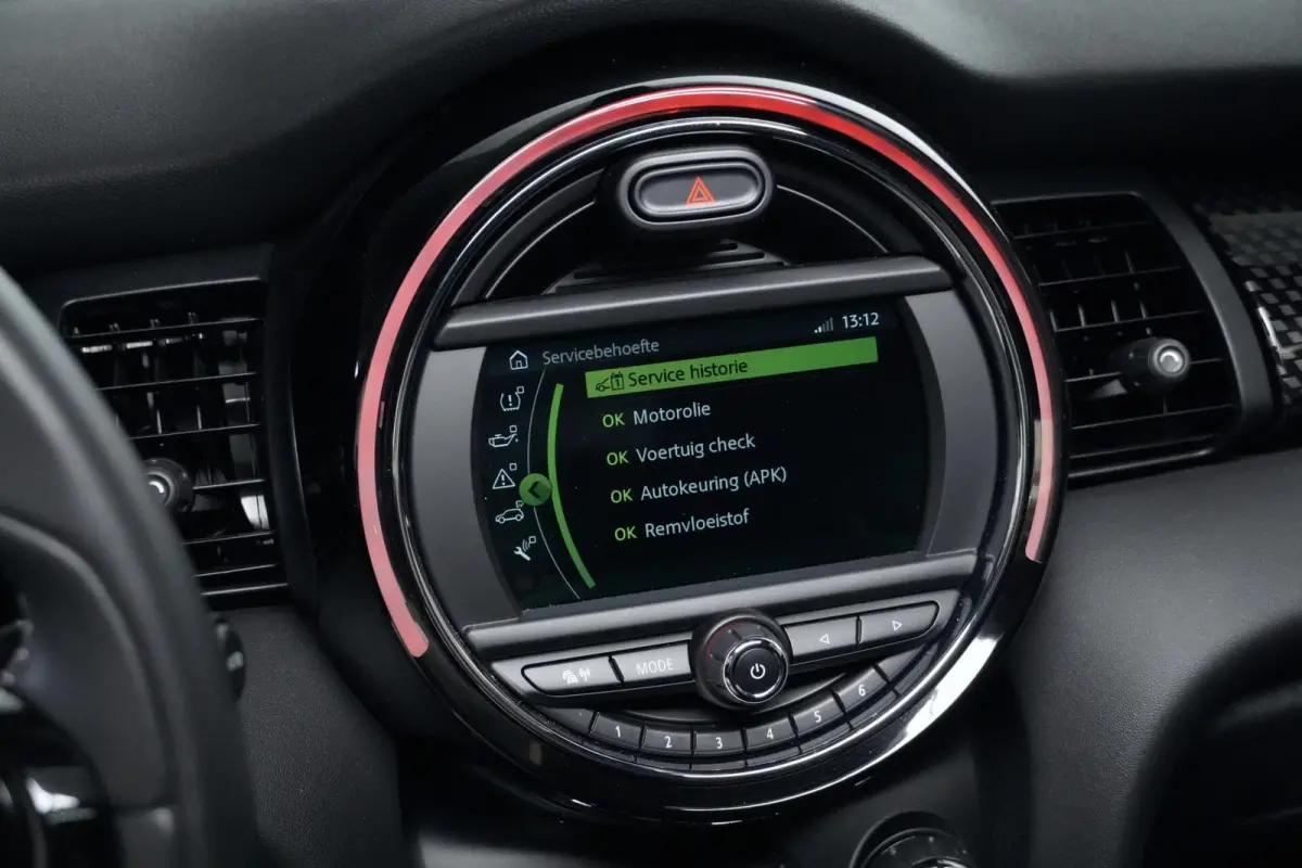 Mini 2.0 S Chili Automaat 192 PK | Pano-dak | CarPlay | Cruise | Leder + Verwarmd | Camera | Pdc | Led | Harman/Kardon |
