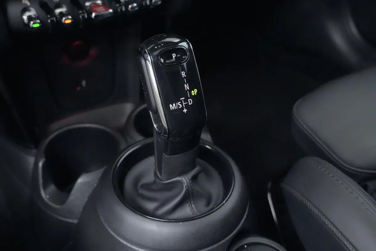 Mini 2.0 S Chili Automaat 192 PK | Pano-dak | CarPlay | Cruise | Leder + Verwarmd | Camera | Pdc | Led | Harman/Kardon |