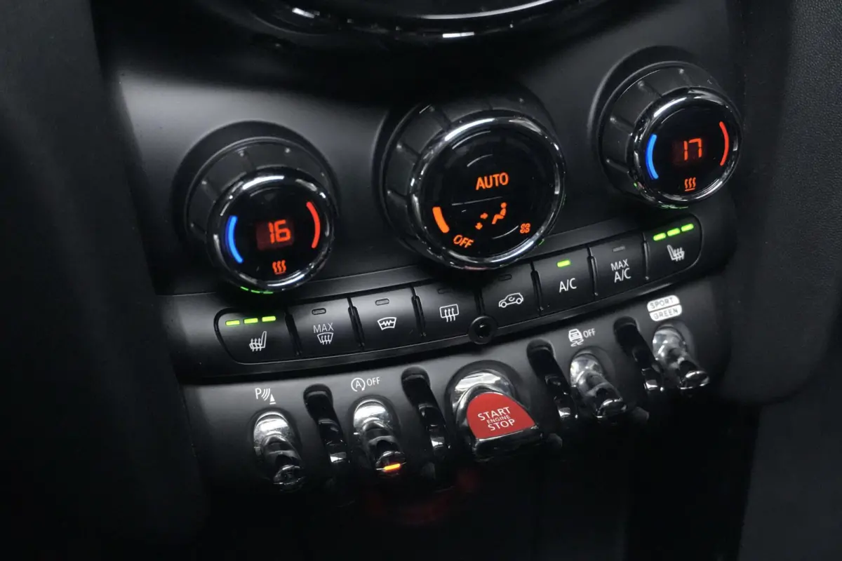 Mini 2.0 S Chili Automaat 192 PK | Pano-dak | CarPlay | Cruise | Leder + Verwarmd | Camera | Pdc | Led | Harman/Kardon |