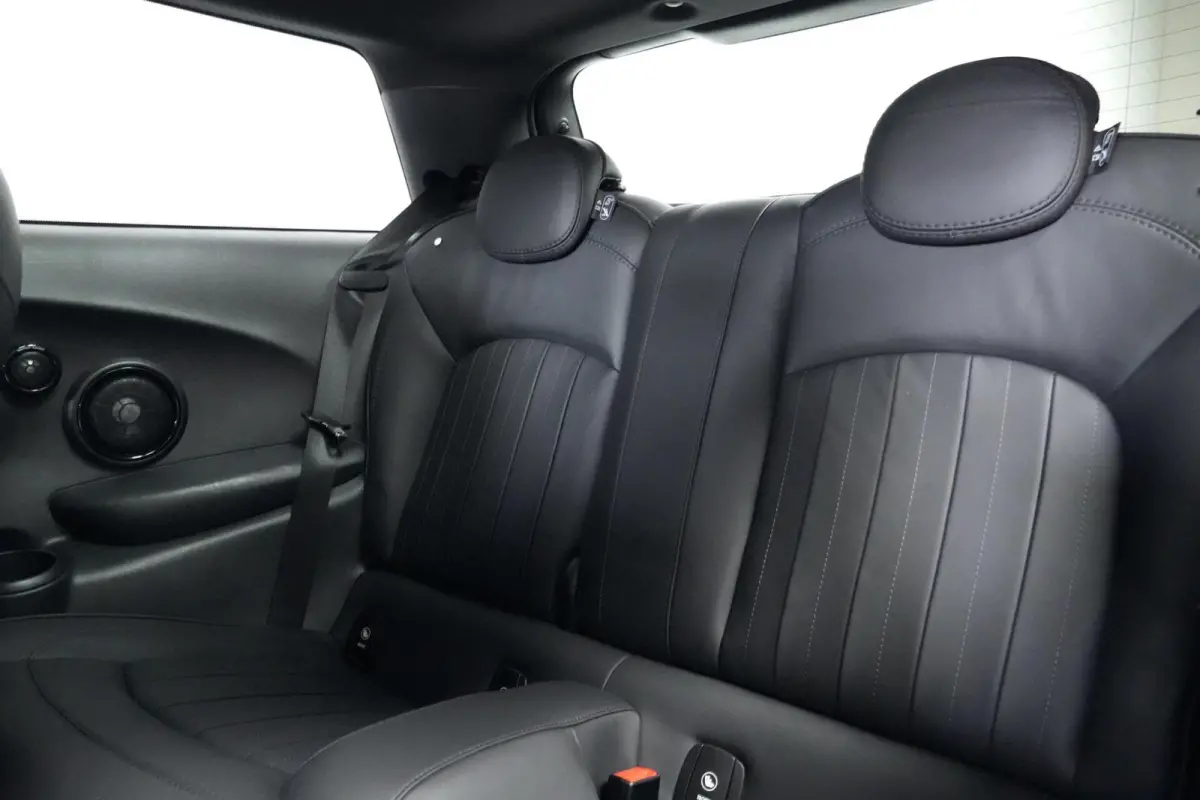Mini 2.0 S Chili Automaat 192 PK | Pano-dak | CarPlay | Cruise | Leder + Verwarmd | Camera | Pdc | Led | Harman/Kardon |