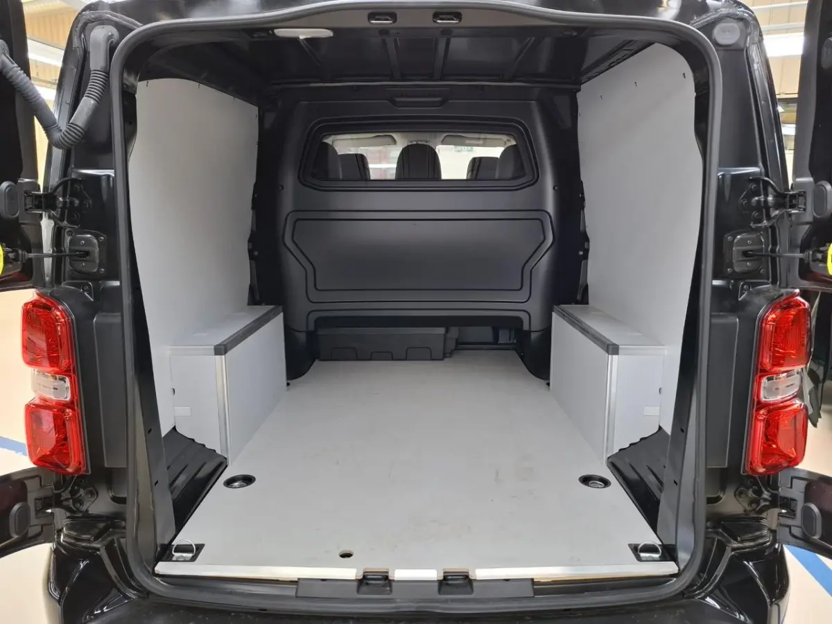L3 2.0 180 PK Automaat Dubbele Cabine | PRIJS INCL REST BPM | 8 JAAR GARANTIE | TREKHAAK | LEER | VOORSTOELEN ELEKTRISCH + VERWARMBAAR + MASSAGE FUNCTIE | STUUR VERWARMD | CAMERA | NAVI | BE