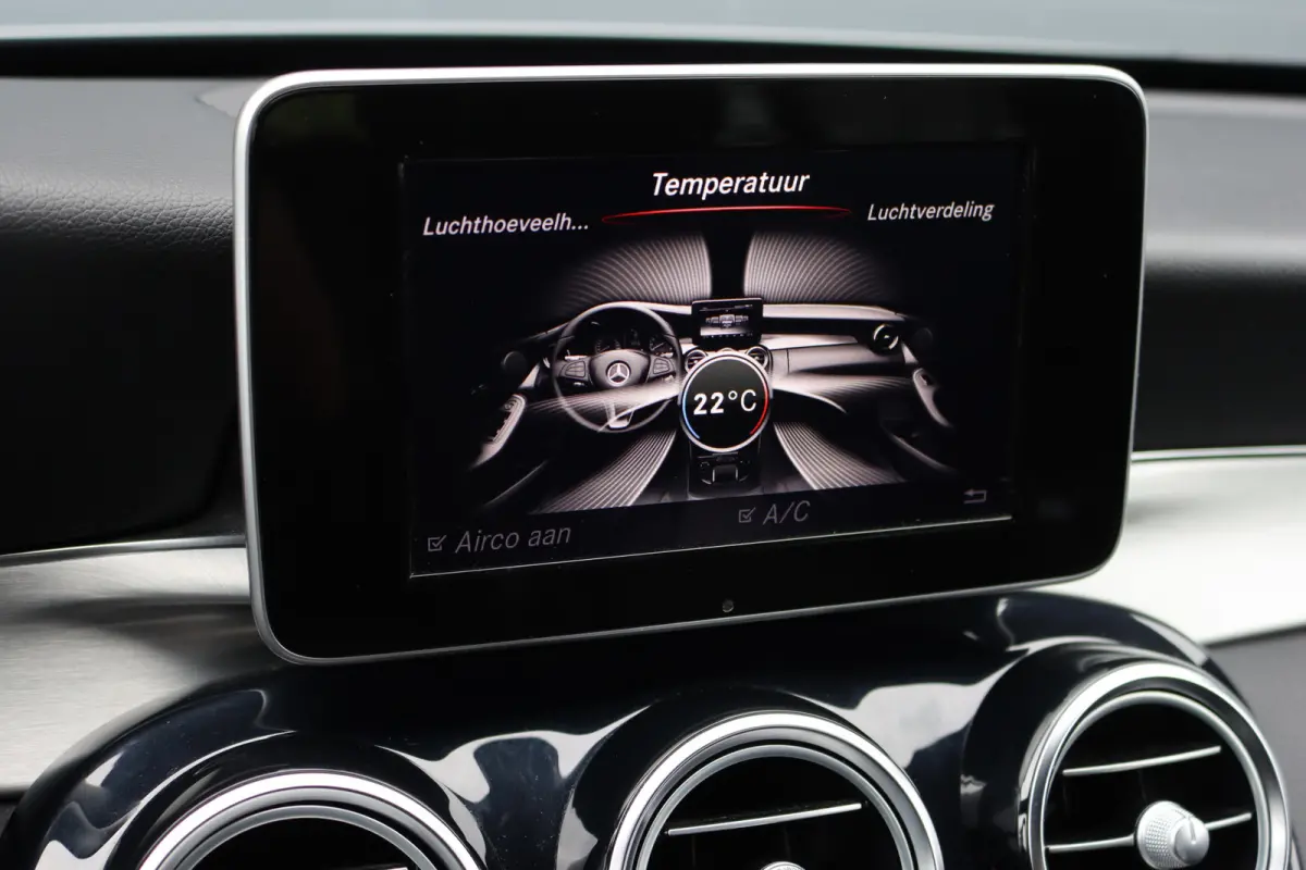 180 AMG Sport Edition | Dealer onderhouden | Zonnerollo's | Navigatie | Stoelverwarming | Leder | Cruise Control |