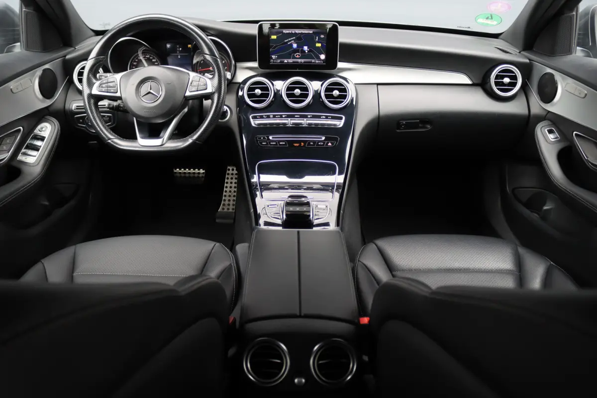 180 AMG Sport Edition | Dealer onderhouden | Zonnerollo's | Navigatie | Stoelverwarming | Leder | Cruise Control |