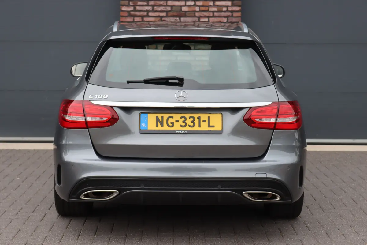 180 AMG Sport Edition | Dealer onderhouden | Zonnerollo's | Navigatie | Stoelverwarming | Leder | Cruise Control |