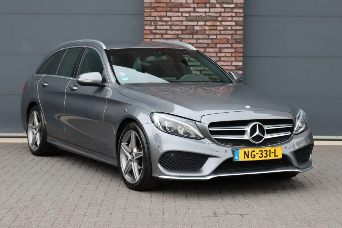 180 AMG Sport Edition | Dealer onderhouden | Zonnerollo's | Navigatie | Stoelverwarming | Leder | Cruise Control |
