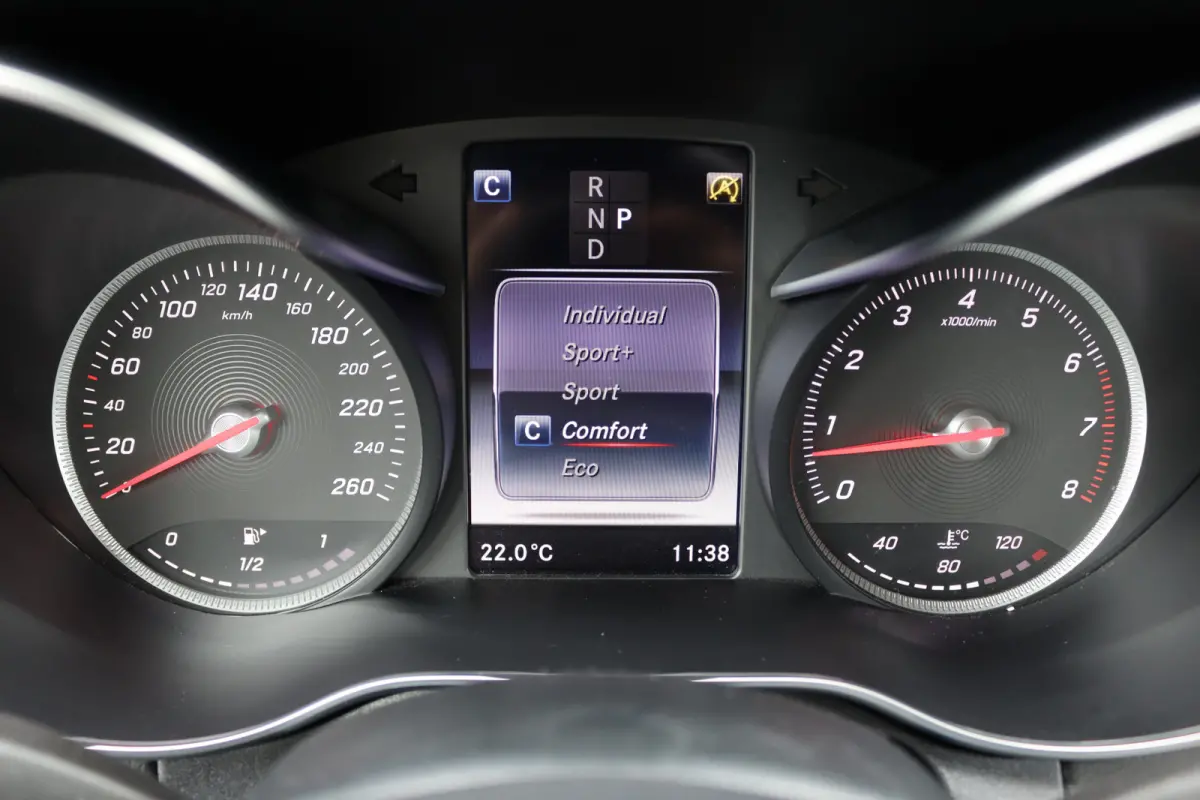 180 AMG Sport Edition | Dealer onderhouden | Zonnerollo's | Navigatie | Stoelverwarming | Leder | Cruise Control |