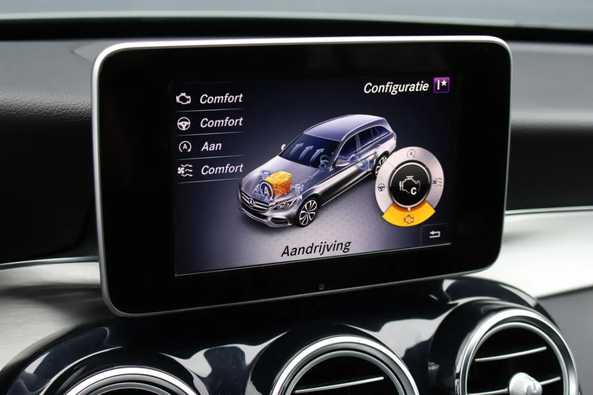 180 AMG Sport Edition | Dealer onderhouden | Zonnerollo's | Navigatie | Stoelverwarming | Leder | Cruise Control |