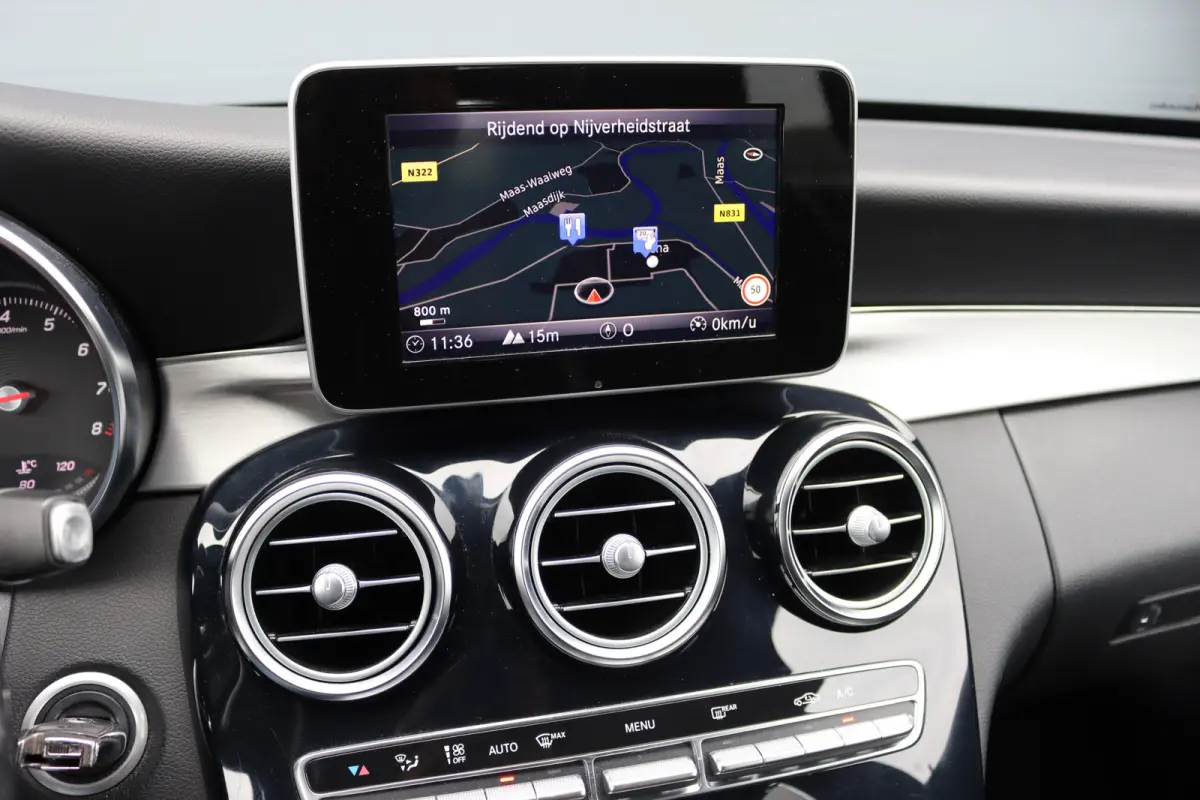 180 AMG Sport Edition | Dealer onderhouden | Zonnerollo's | Navigatie | Stoelverwarming | Leder | Cruise Control |