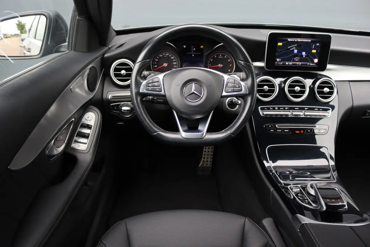 180 AMG Sport Edition | Dealer onderhouden | Zonnerollo's | Navigatie | Stoelverwarming | Leder | Cruise Control |