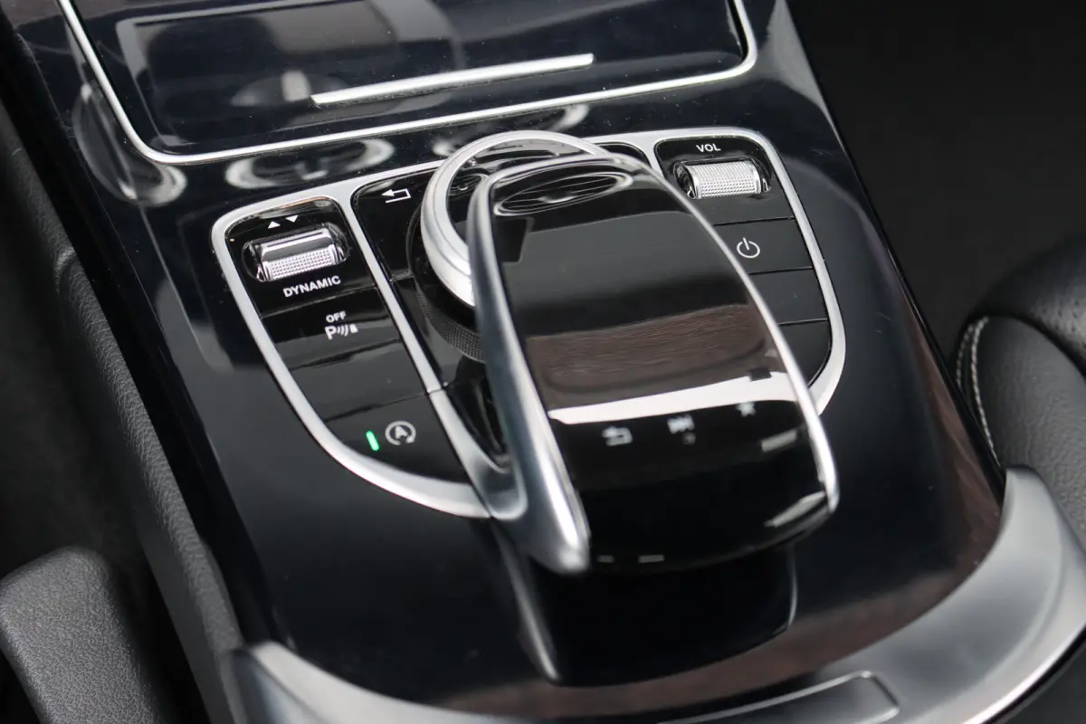 180 AMG Sport Edition | Dealer onderhouden | Zonnerollo's | Navigatie | Stoelverwarming | Leder | Cruise Control |