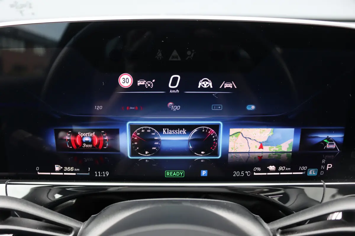 400 e 4MATIC AMG Line | Luchtvering | Achterasbesturing | Hyperscreen | Distronic+ | Trekhaak | Digital Light | HUD | Burmester | Achterbank Verwarmd |3D-Display |