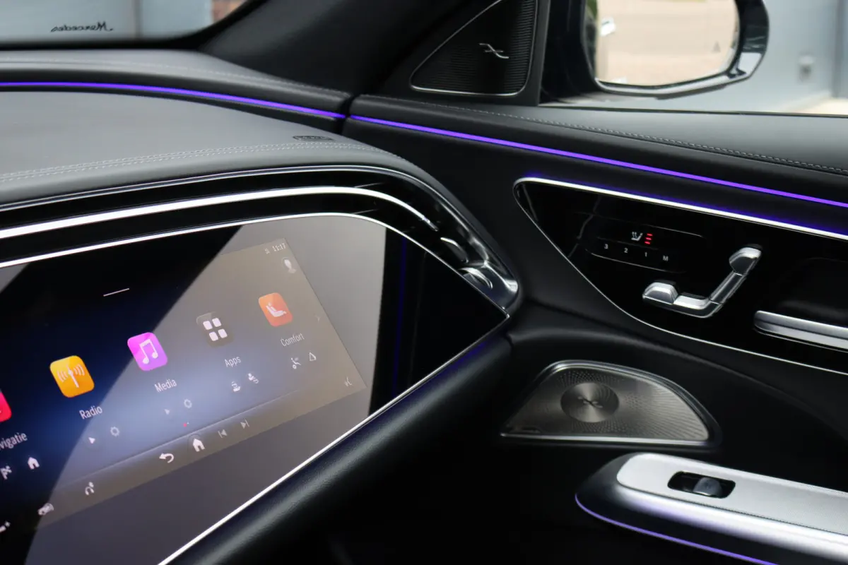 400 e 4MATIC AMG Line | Luchtvering | Achterasbesturing | Hyperscreen | Distronic+ | Trekhaak | Digital Light | HUD | Burmester | Achterbank Verwarmd |3D-Display |
